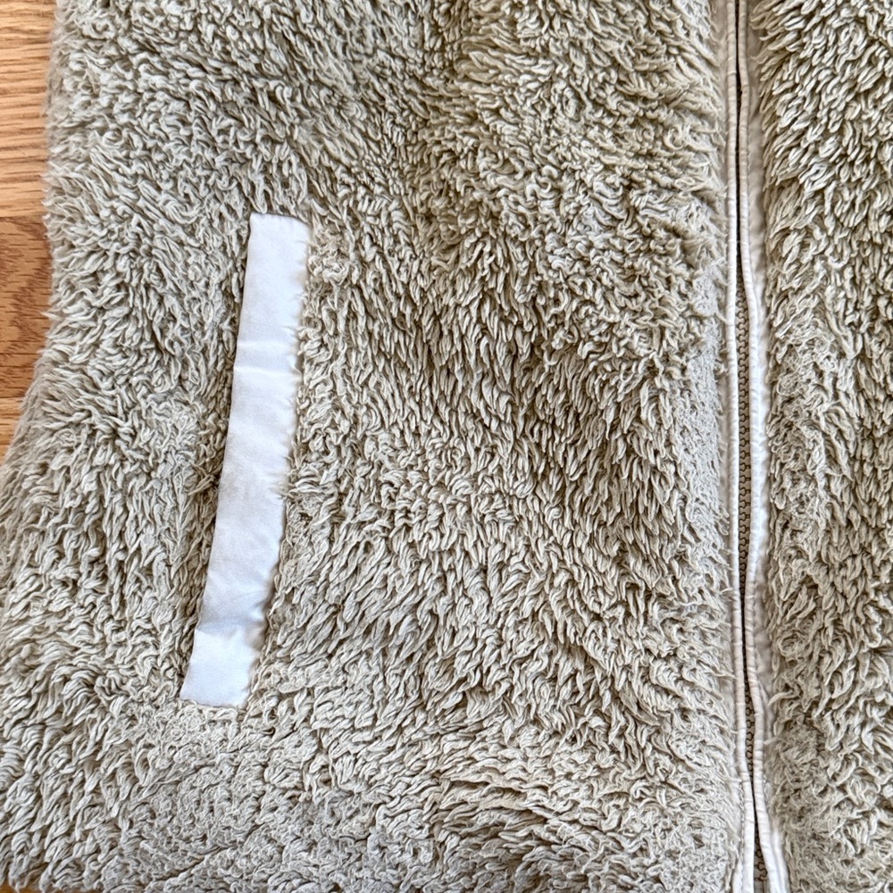 Patagonia Fleece Vest in tan - Picture 2 of 10